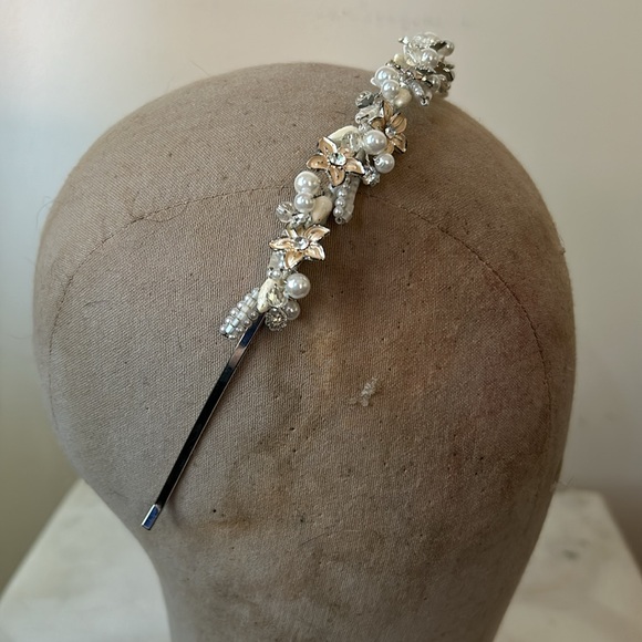 David’s Bridal Crystal and Pearl Headband - Picture 4 of 5